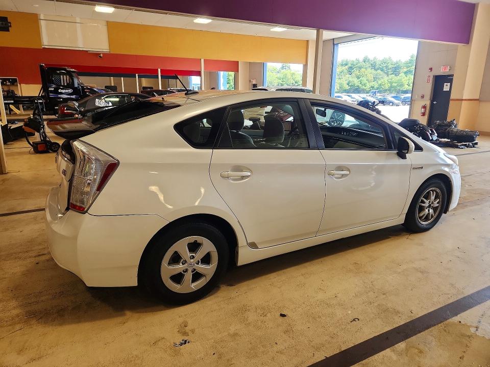 Photo 3 from auction – 2011 TOYOTA PRIUS with VIN JTDKN3DU6B0268174