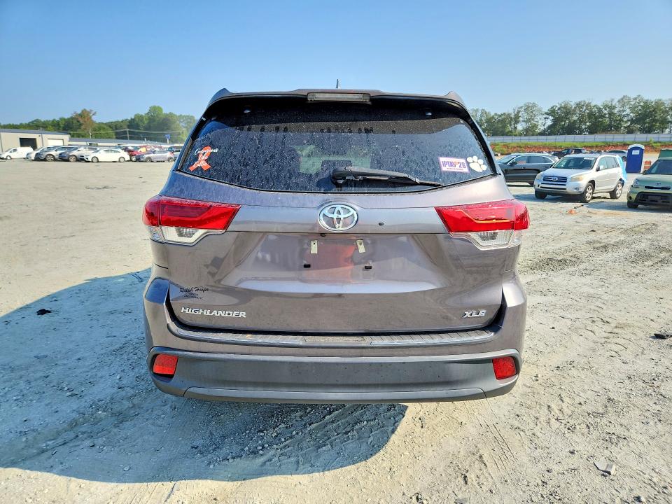 Photo 6 from auction – 2019 TOYOTA HIGHLANDER with VIN 5TDKZRFH3KS574446