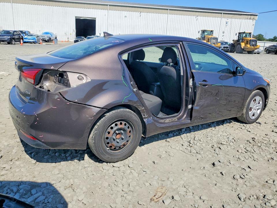 Photo 3 from auction – 2017 KIA FORTE with VIN 3KPFK4A7XHE081700
