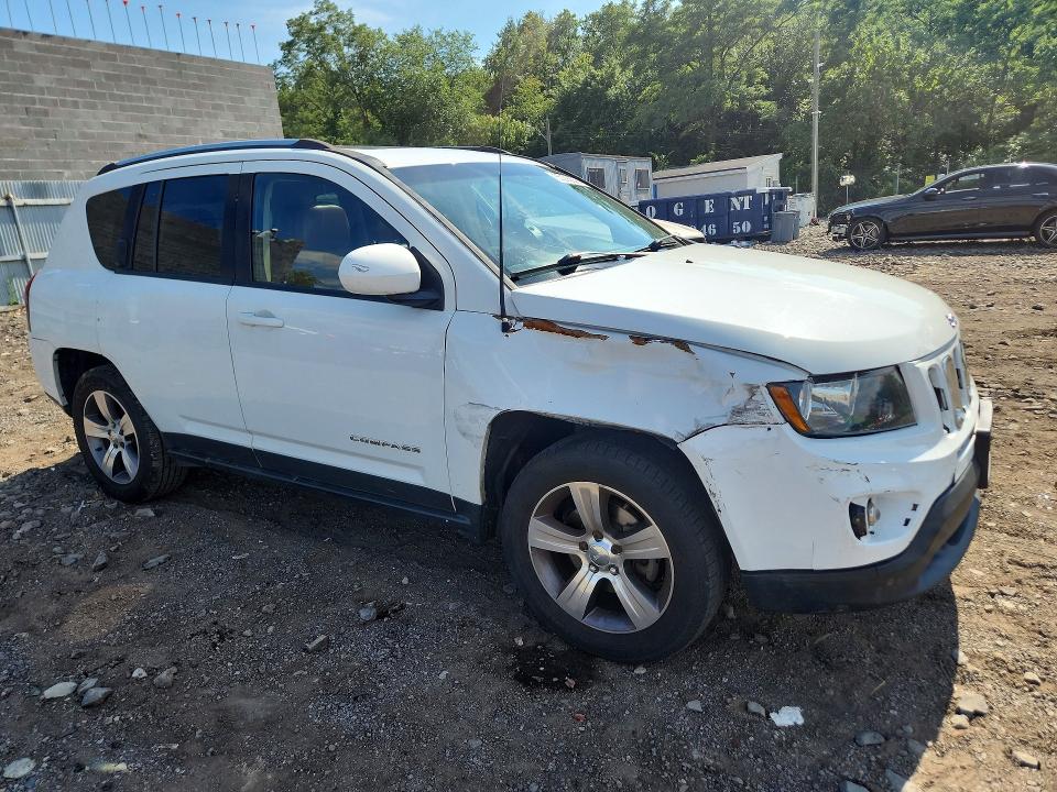 Photo 4 from auction – 2017 JEEP COMPASS with VIN 1C4NJDEB4HD112339