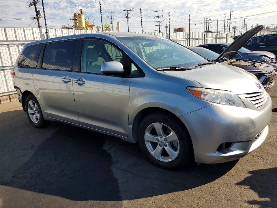 صورة رقم 4 من المزاد - 2017 TOYOTA SIENNA مع VIN 5TDZZ3DC9HS770225