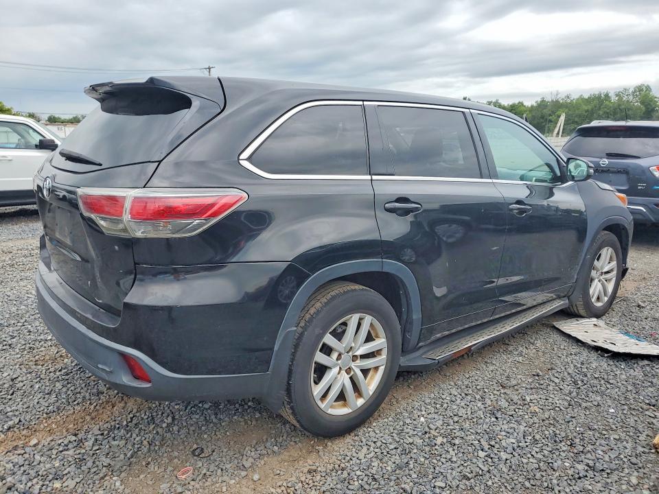 Photo 3 from auction – 2015 TOYOTA HIGHLANDER with VIN 5TDBKRFH9FS191721
