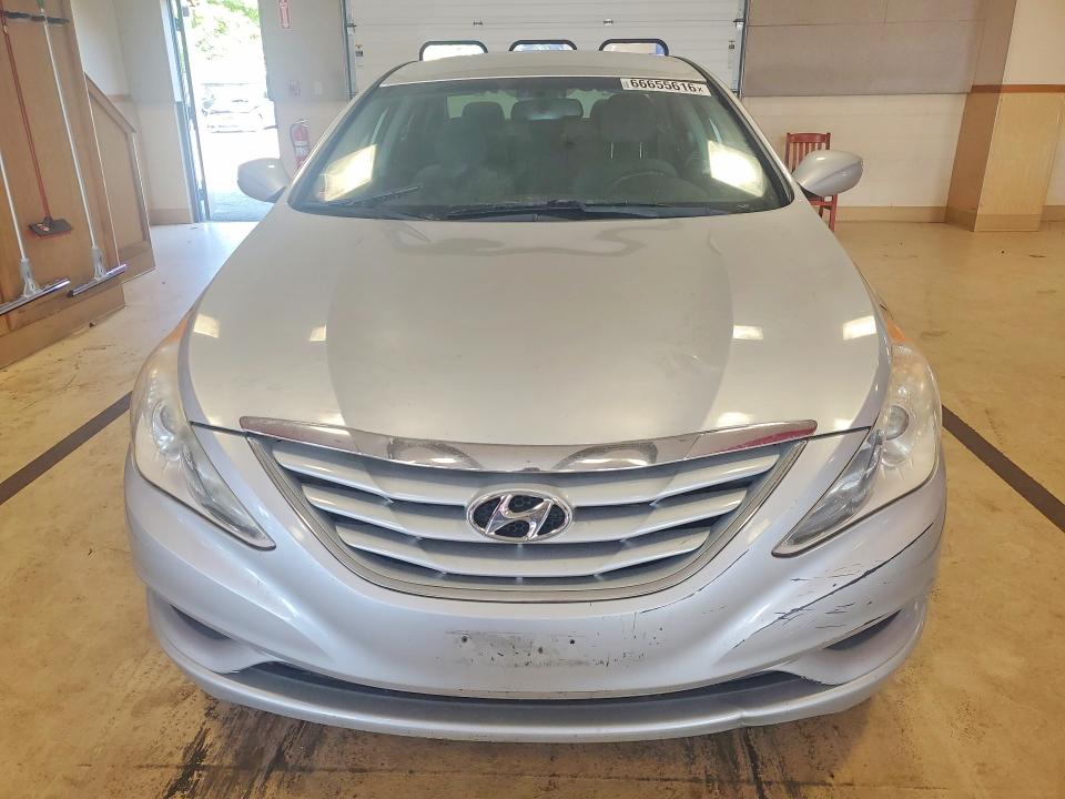 Photo 5 from auction – 2012 HYUNDAI SONATA with VIN 5NPEB4AC1CH466835