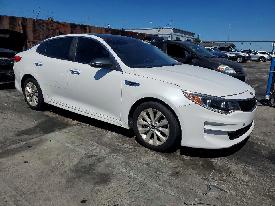 Photo 4 from auction – 2016 KIA OPTIMA with VIN 5XXGU4L35GG046934
