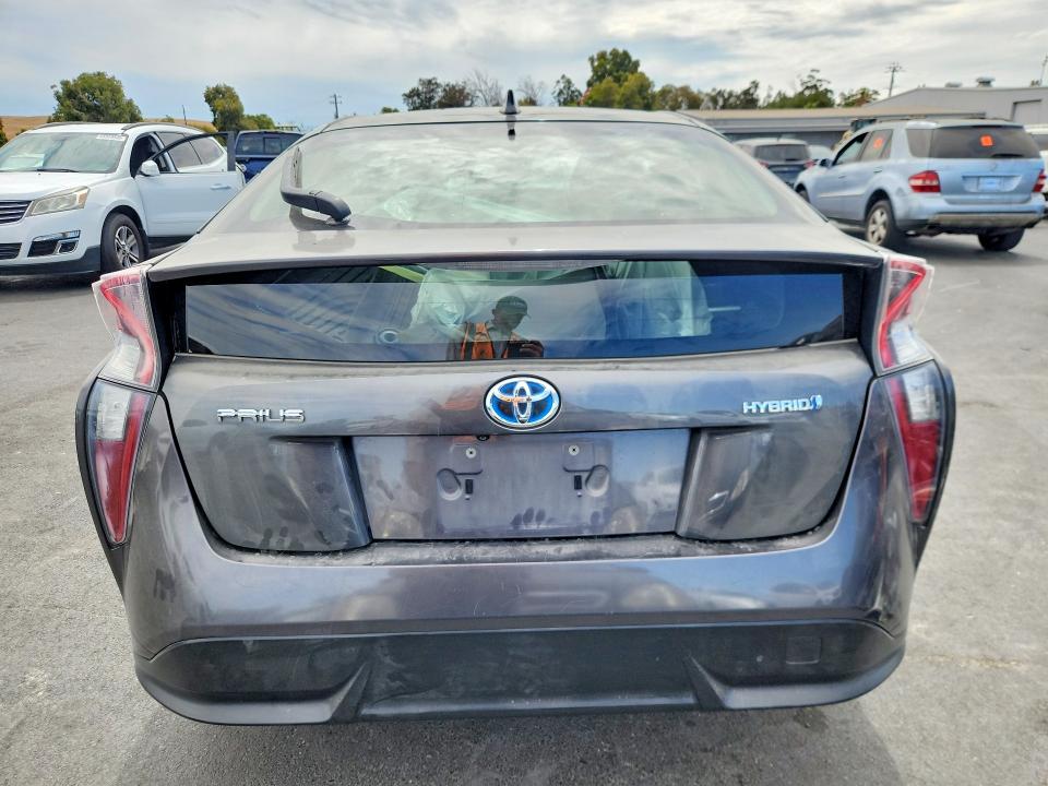 Photo 6 from auction – 2017 TOYOTA PRIUS with VIN JTDKARFU5H3532097