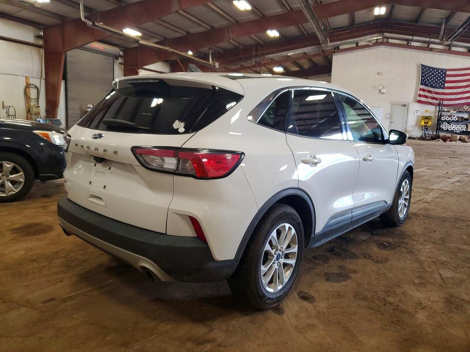 Photo 3 from auction – 2021 FORD ESCAPE with VIN 1FMCU0G63MUA36352