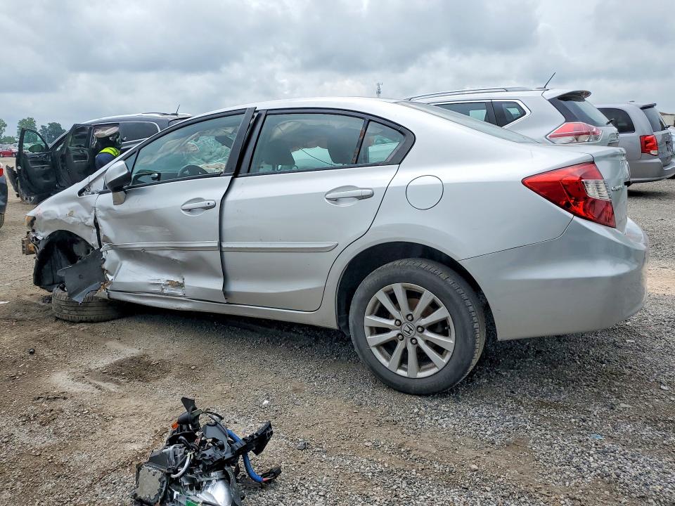 Снимка 2 от търг – 2012 HONDA CIVIC с VIN 2HGFB2F51CH058316