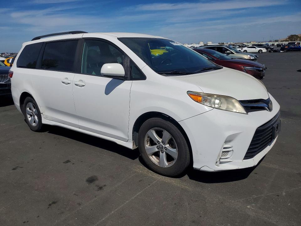 Photo 4 from auction – 2019 TOYOTA SIENNA with VIN 5TDKZ3DC2KS013286