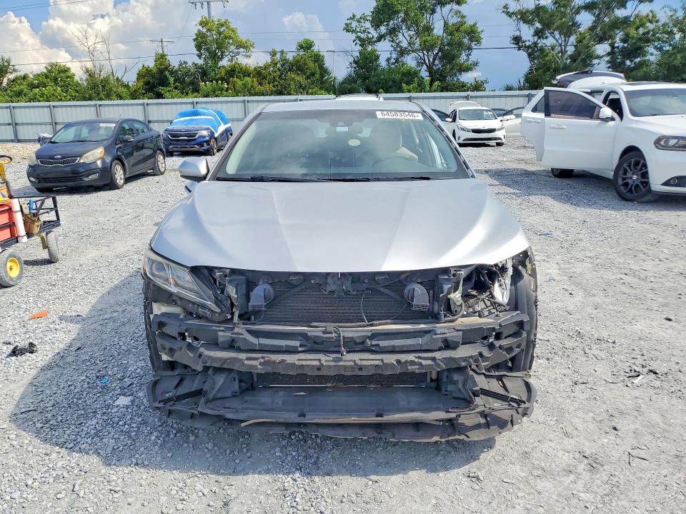 Снимка 5 от търг – 2018 TOYOTA CAMRY с VIN 4T1B11HK1JU032785