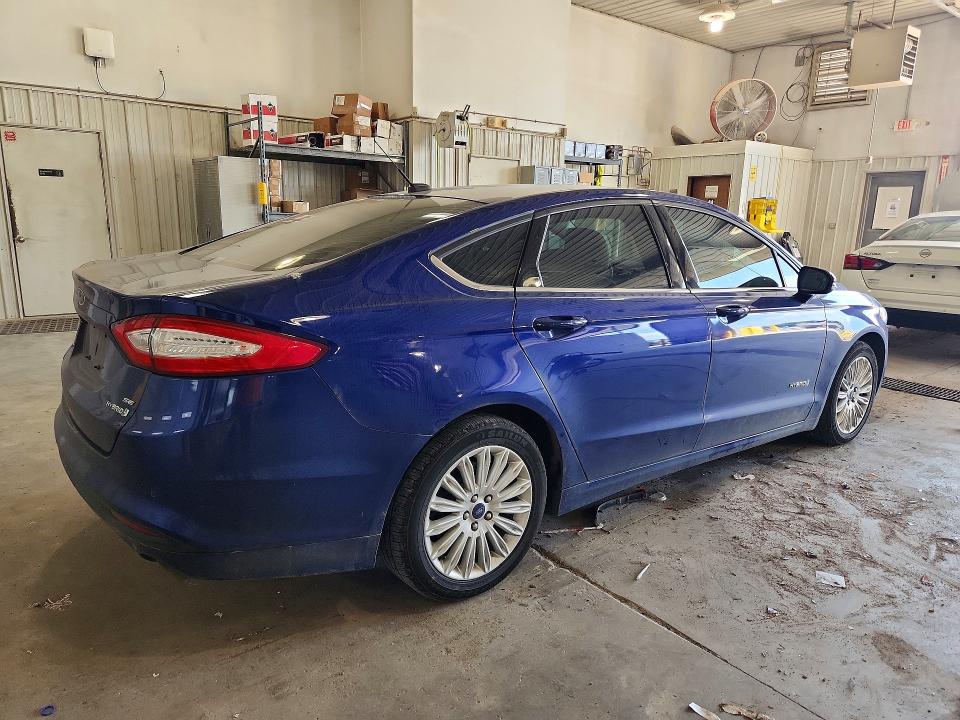 Photo 3 from auction – 2016 FORD FUSION with VIN 3FA6P0LU7GR368728