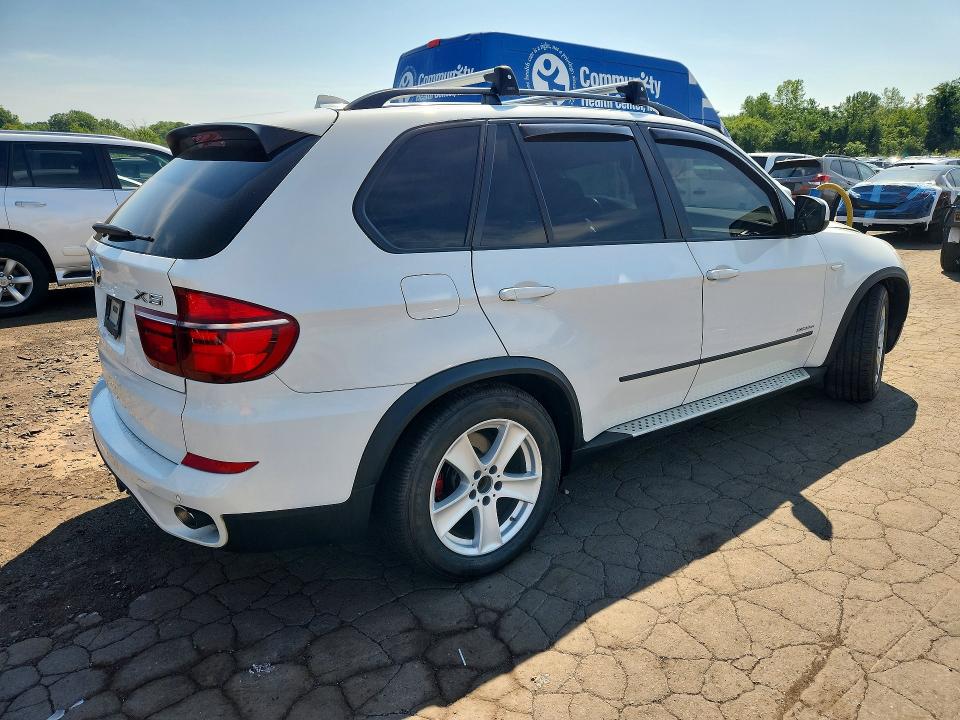 Photo 3 from auction – 2012 BMW X5 with VIN 5UXZW0C57CL663709