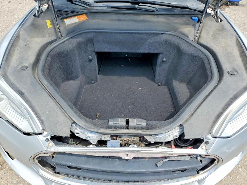 Photo 11 from auction – 2013 TESLA MODEL S with VIN 5YJSA1CNXDFP05480