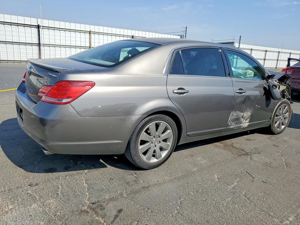 Photo 3 from auction – 2005 TOYOTA AVALON with VIN 4T1BK36B05U017163
