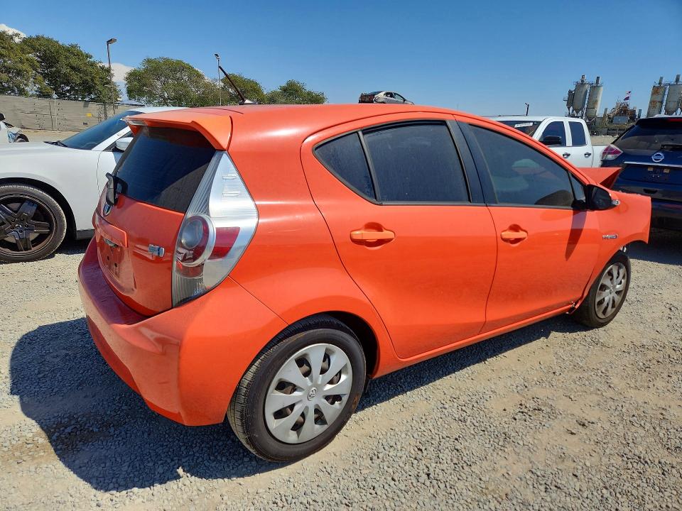 Photo 3 from auction – 2014 TOYOTA PRIUS C with VIN JTDKDTB3XE1061895