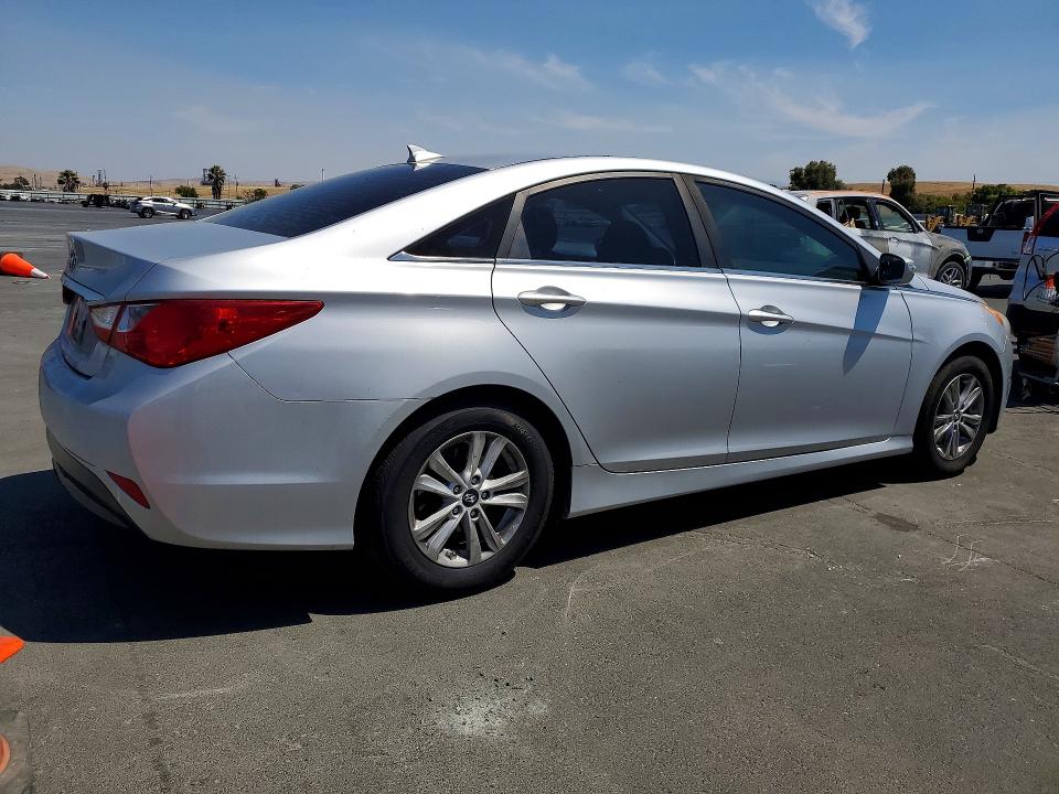 Photo 3 from auction – 2014 HYUNDAI SONATA with VIN 5NPEB4AC7EH935512