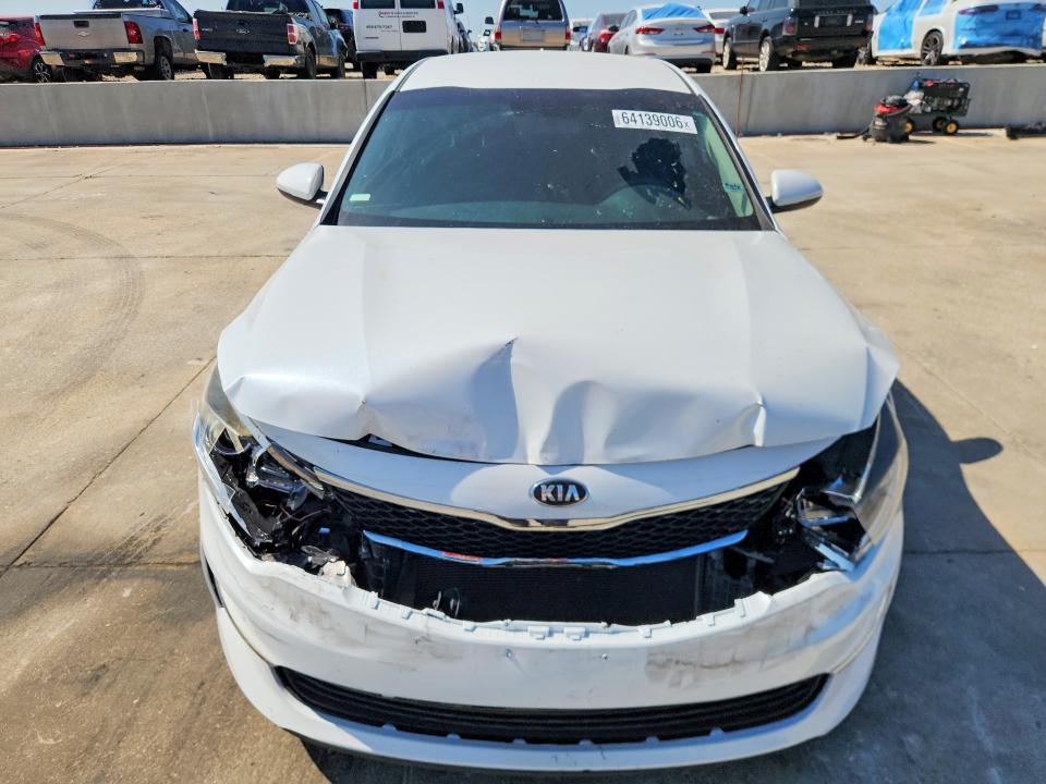 Foto 5 de la subasta – 2017 KIA OPTIMA con VIN 5XXGT4L38HG135353
