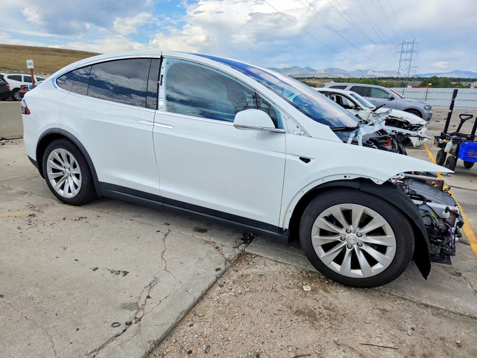 Photo 4 from auction – 2018 TESLA MODEL X with VIN 5YJXCDE21JF112039