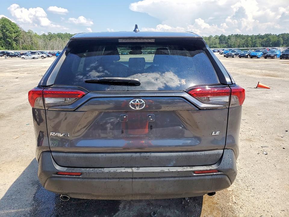 Photo 6 from auction – 2022 TOYOTA RAV4 with VIN 2T3K1RFV2NW217632