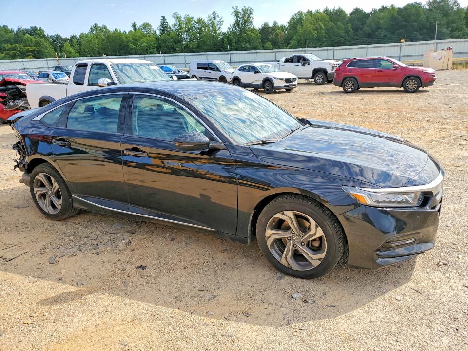 Снимка 4 от търг – 2018 HONDA ACCORD с VIN 1HGCV1F51JA089694