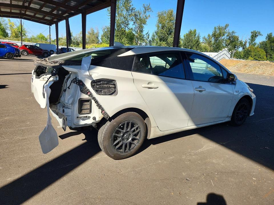 Photo 3 from auction – 2017 TOYOTA PRIUS PRIME with VIN JTDKARFPXH3001018
