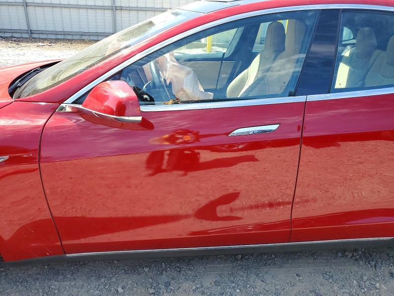 Photo 7 from auction – 2015 TESLA MODEL S with VIN 5YJSA1E24FF109271