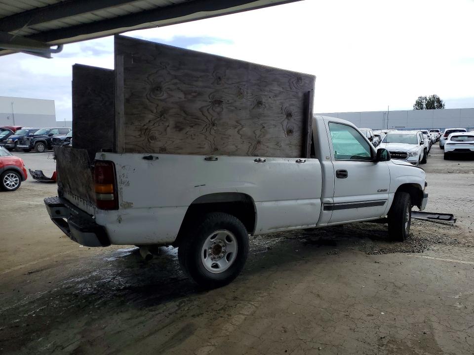 Photo 3 from auction – 2000 CHEVROLET SILVERADO with VIN 1GCGC24U3YZ258244