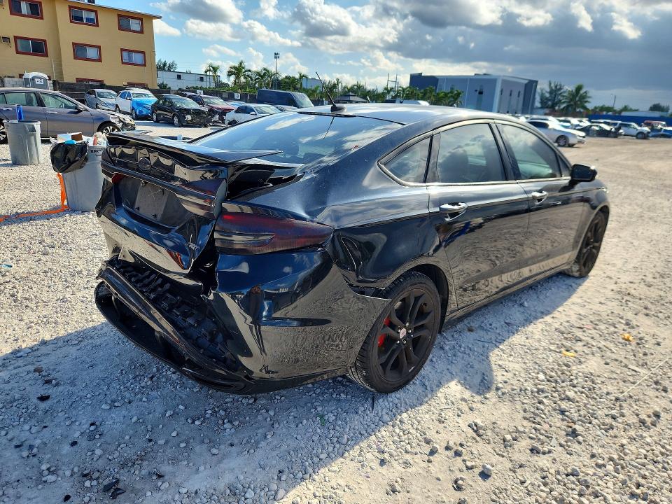Photo 3 from auction – 2017 FORD FUSION with VIN 3FA6P0T95HR139719