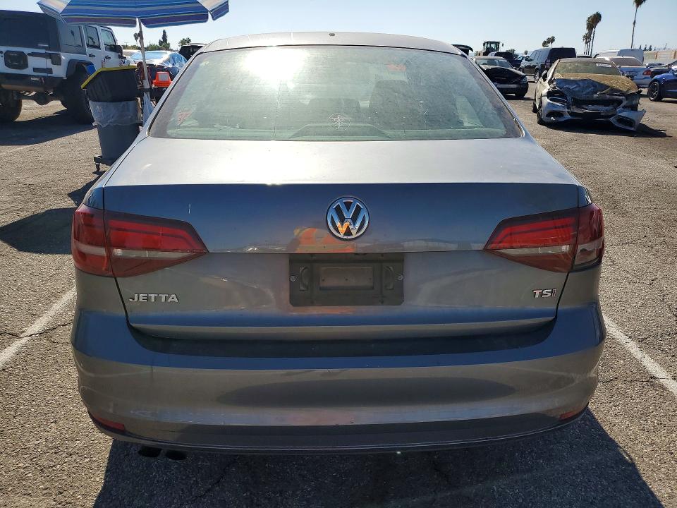 Photo 6 from auction – 2018 VOLKSWAGEN JETTA with VIN 3VW167AJ6JM232553
