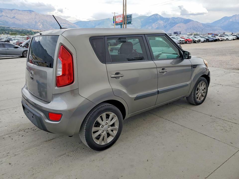 Photo 3 from auction – 2012 KIA SOUL with VIN KNDJT2A62C7396373