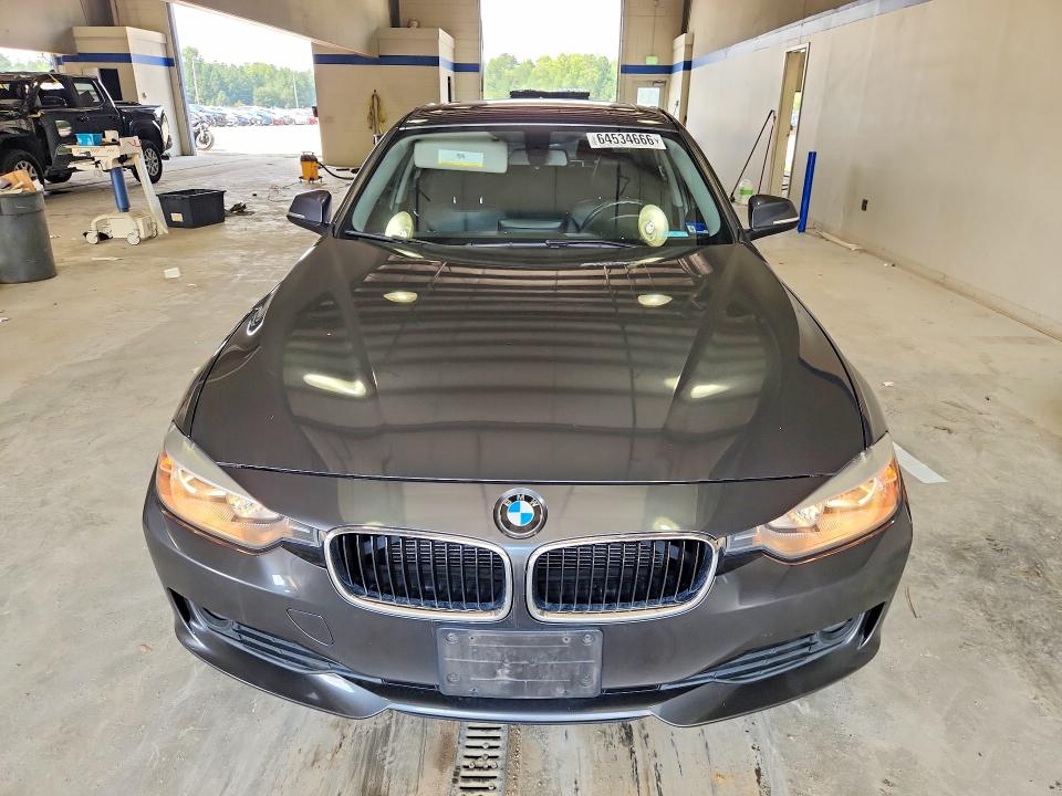 Photo 5 from auction – 2014 BMW 320 with VIN WBA3C3G52ENS67820