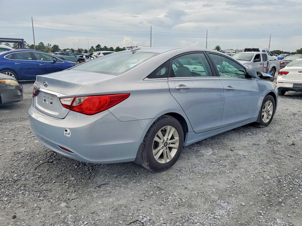 Photo 3 from auction – 2013 HYUNDAI SONATA with VIN 5NPEB4AC3DH772954
