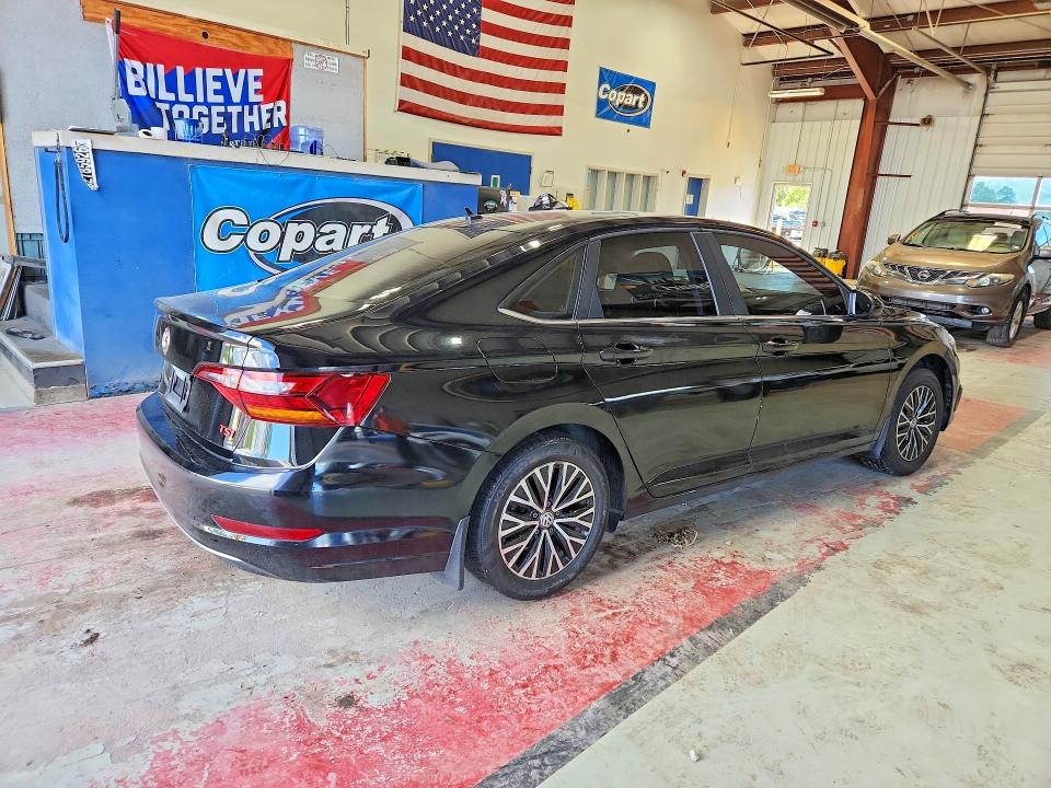 Photo 3 from auction – 2019 VOLKSWAGEN JETTA with VIN 3VWCB7BU5KM158315