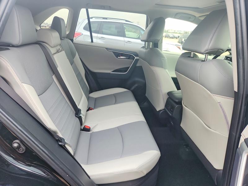 Photo 10 from auction – 2022 TOYOTA RAV4 with VIN JTMD6RFV0ND059296