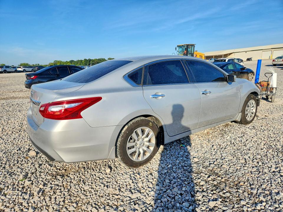 Photo 3 from auction – 2017 NISSAN ALTIMA with VIN 1N4AL3AP4HC229449