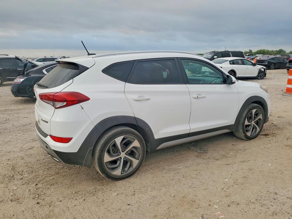 Photo 3 from auction – 2017 HYUNDAI TUCSON with VIN KM8J33A22HU310955