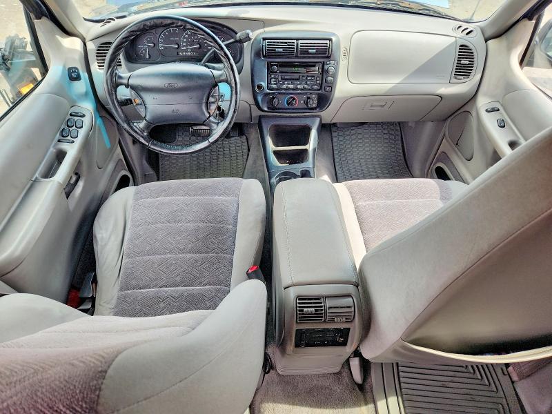 Photo 8 from auction – 2000 FORD EXPLORER with VIN 1FMZU83P4YZC12132