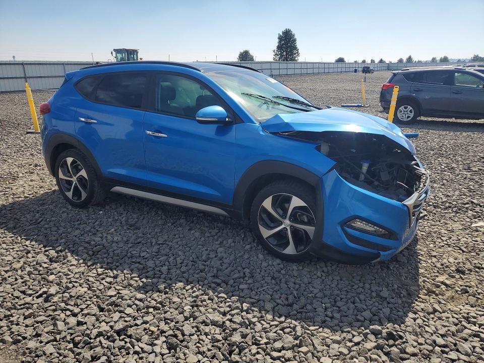 Photo 4 from auction – 2017 HYUNDAI TUCSON with VIN KM8J3CA25HU320170