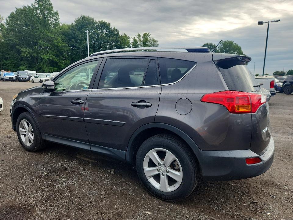 Photo 2 from auction – 2013 TOYOTA RAV4 with VIN JTMRFREV0D5002595
