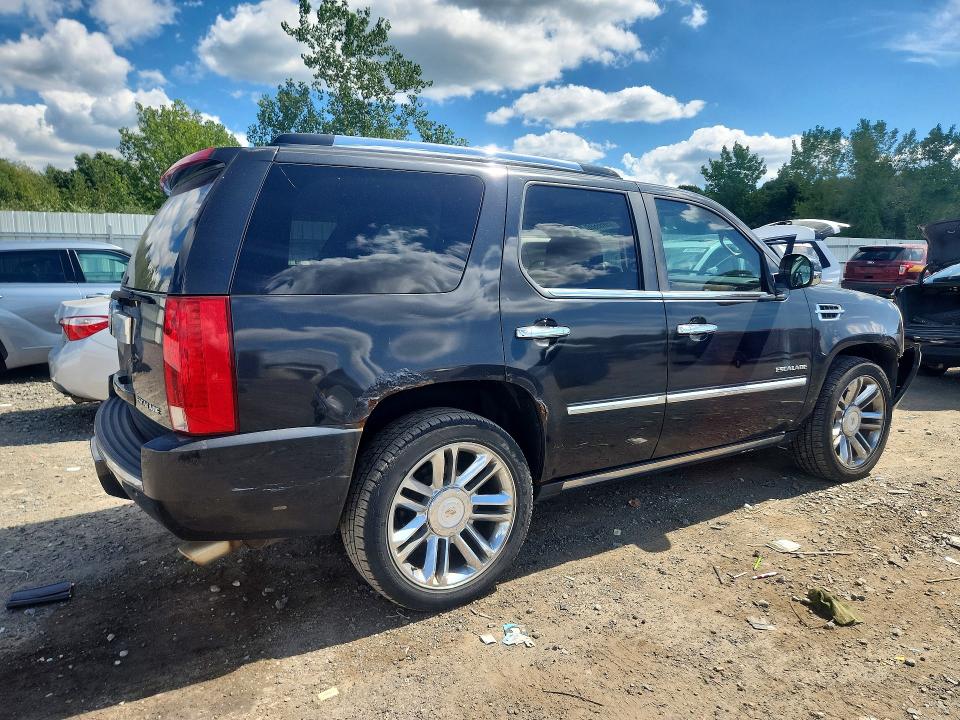 Photo 3 from auction – 2010 CADILLAC ESCALADE with VIN 1GYUKDEF4AR157957
