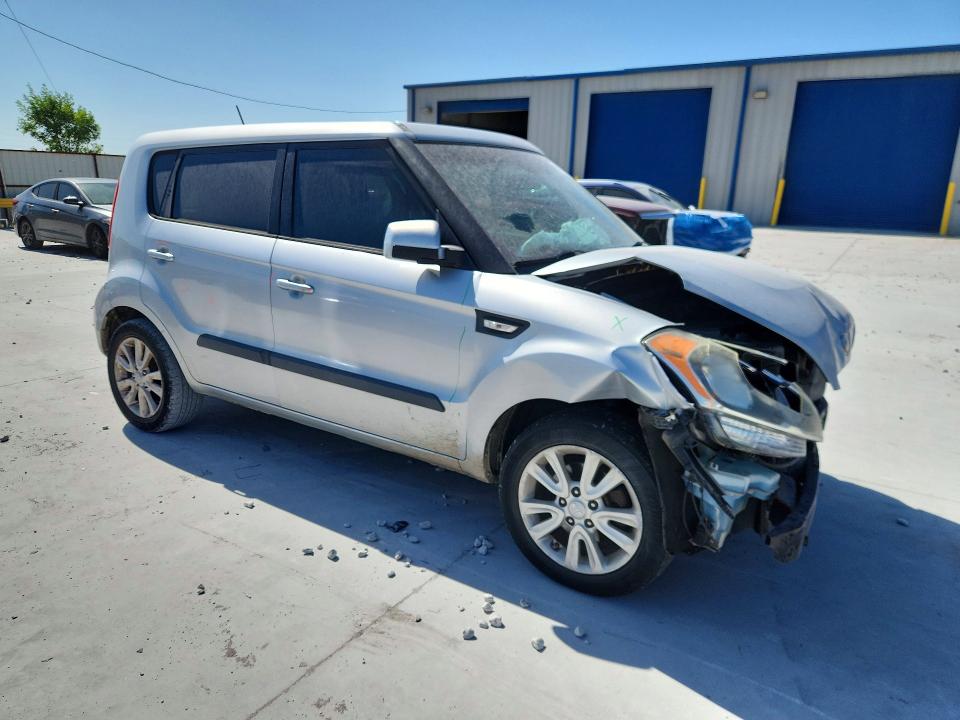 Photo 4 from auction – 2013 KIA SOUL with VIN KNDJT2A57D7754351
