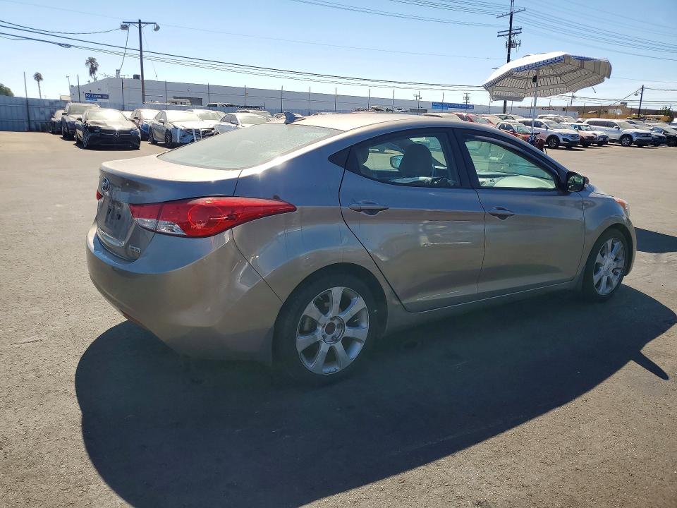 Photo 3 from auction – 2013 HYUNDAI ELANTRA with VIN 5NPDH4AE3DH227610