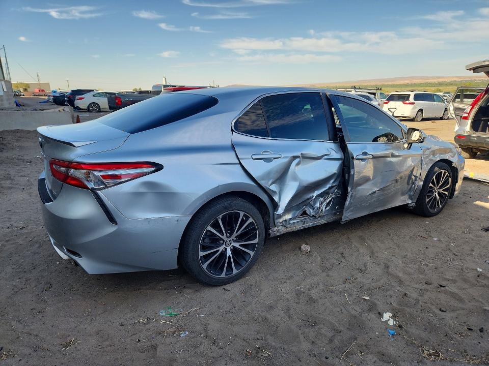 Photo 3 from auction – 2018 TOYOTA CAMRY with VIN 4T1B11HK6JU025704