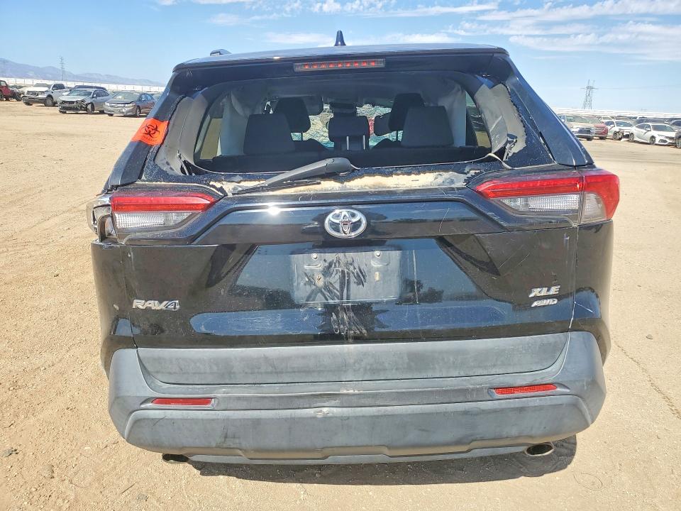 Photo 6 from auction – 2020 TOYOTA RAV4 with VIN 2T3P1RFV1LC076105