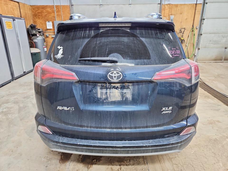 Снимка 6 от търг – 2017 TOYOTA RAV4 с VIN JTMRFREV5HD216087