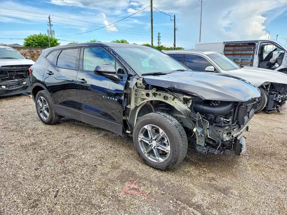 Photo 4 from auction – 2026 CHEVROLET BLAZER with VIN 3GNKBCR43TS142695