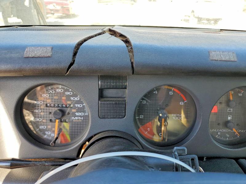 Photo 9 from auction – 1992 PONTIAC FIREBIRD with VIN 1G2FS23E2NL227403