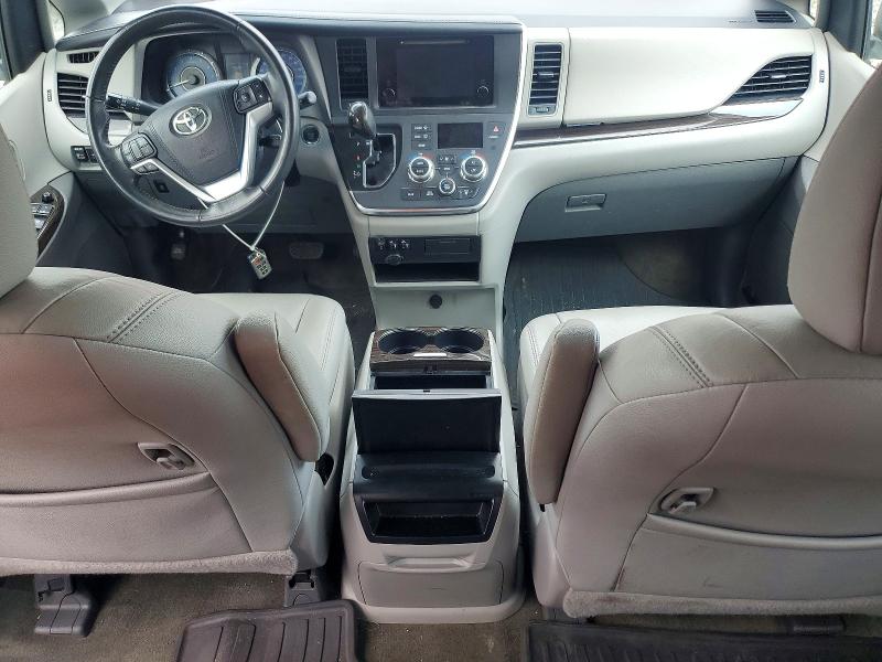 Photo 8 from auction – 2017 TOYOTA SIENNA with VIN 5TDYZ3DC5HS768869