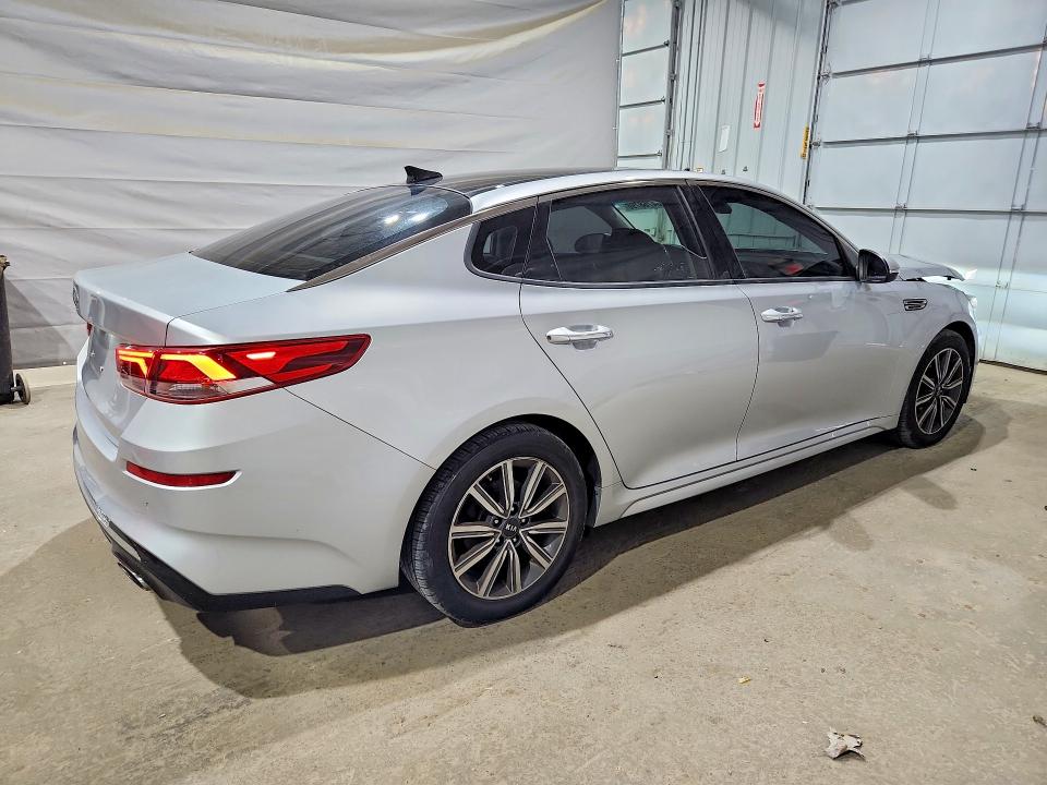 Foto 3 de la subasta – 2019 KIA OPTIMA con VIN 5XXGU4L16KG296058