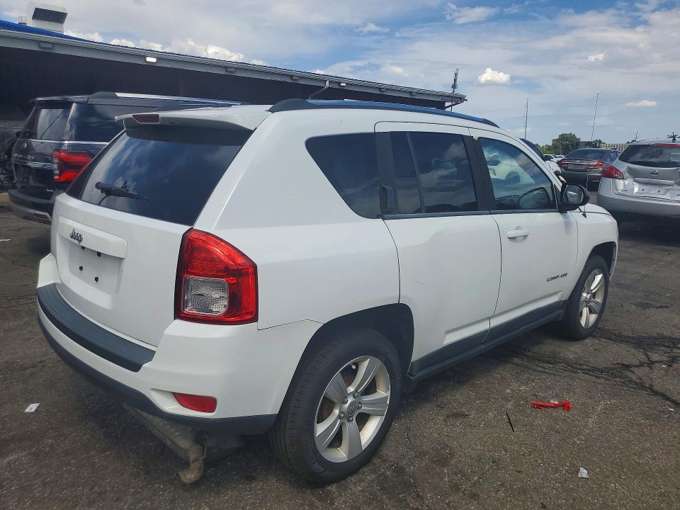 Photo 3 from auction – 2011 JEEP COMPASS with VIN 1J4NT1FB9BD236373