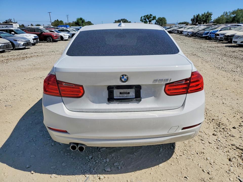 Photo 6 from auction – 2014 BMW 328 with VIN WBA3C1C58EK114306